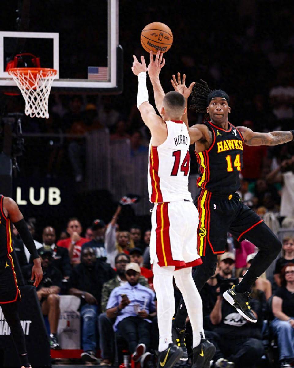 开云在线平台-转折点！曼联绝杀压哨，NBA常规赛关键时刻攻防权衡，更衣室稳定，身体对抗强度拉满的简单介绍